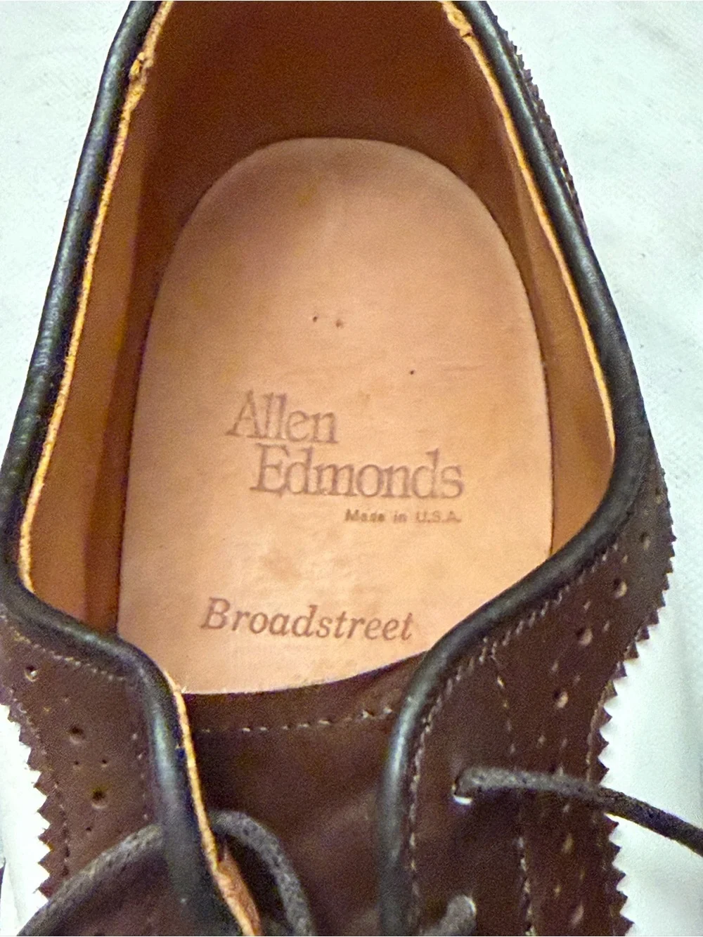 Allen Edmonds Brown and White Two-Tone Wingtip Oxfords, pre-owned,SZ9
